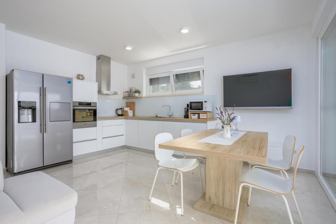 Apartments Vengust Malinska Dış mekan fotoğraf